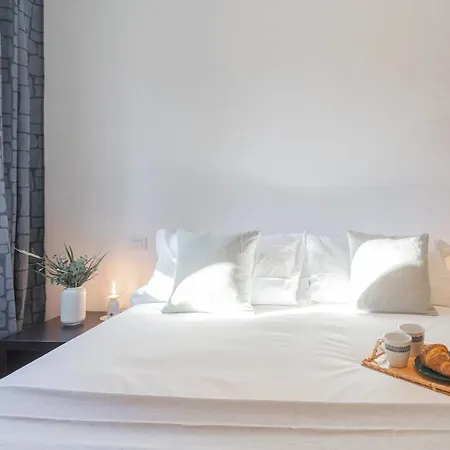 Chiara's By Rent דירה *