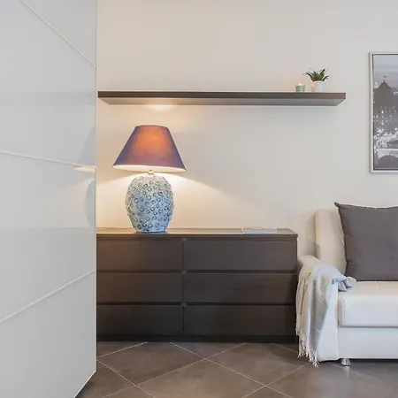 Chiara's By Rent Apartment *