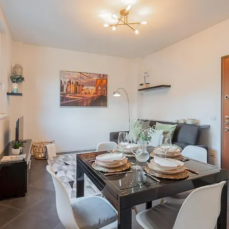 Chiara's By Rent Como