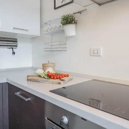 Chiara's By Rent קומו