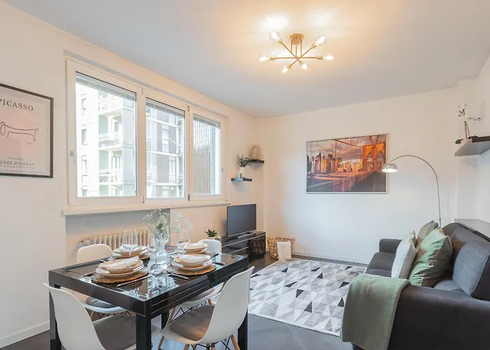 Chiara's By Rent コモ